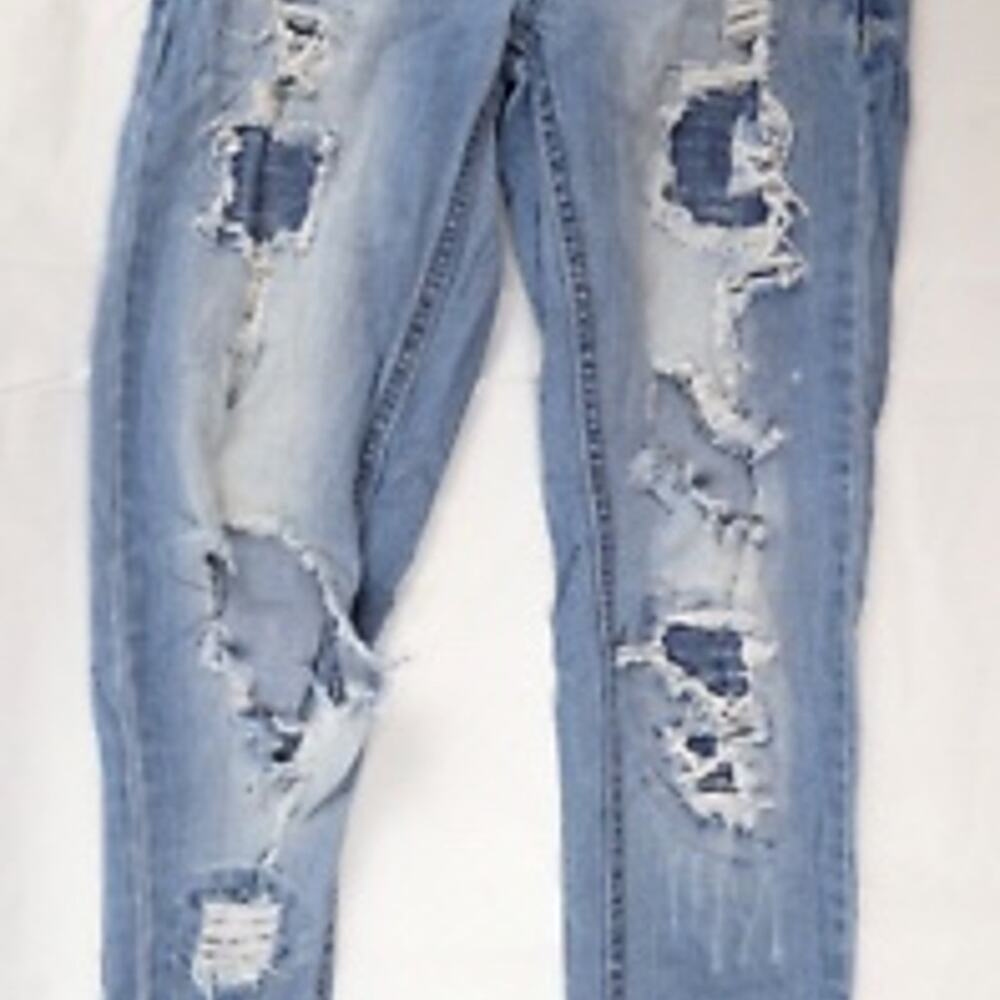 Junior's Wallflower Extreme Destructed Boyfriend jeans size 1 regular! Sexy!